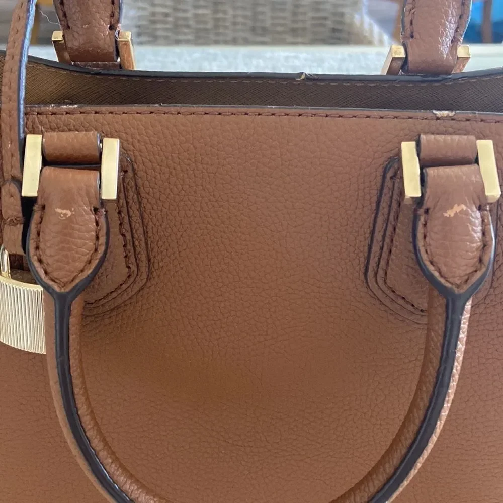 MK Médium Satchel with xbody strap and key card holder marching NWT brown gold